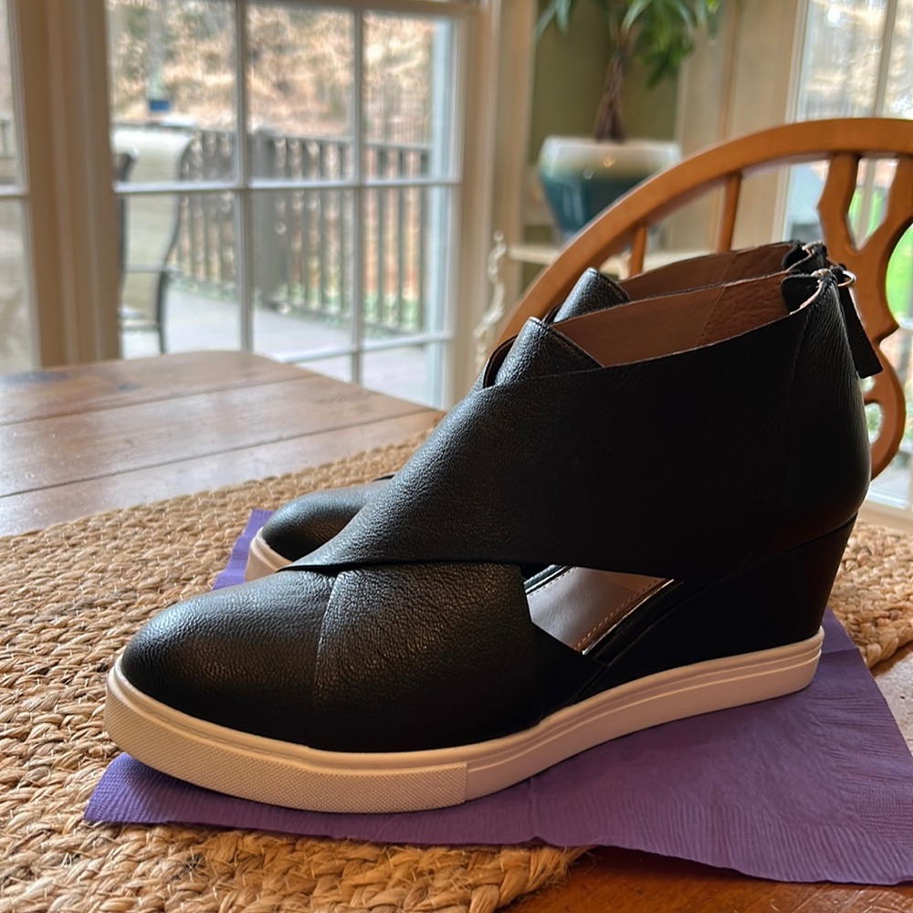 Paolo Linea Leather Wedge Sneakers with side cutouts